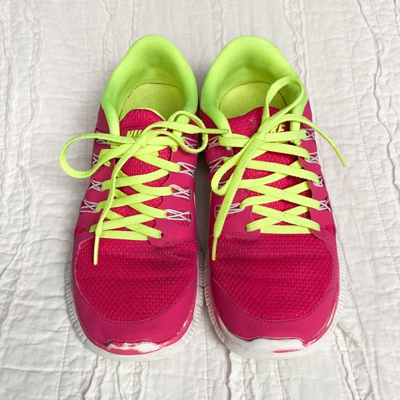 NIKE Free 5.0 Pink and Yellow Running Shoes - Picture 3 of 12